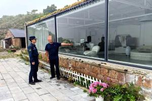 网红私自霸占无居民海岛，直播“荒岛改造”被海警查处：搭建建筑物5处，铺设下水管道、立旗杆，还圈地养家禽、布设太阳能供电设备