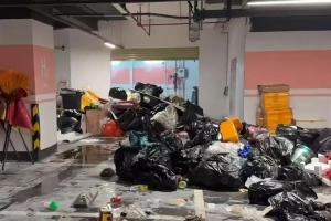 商业体垃圾临时堆放地库？广州一小区居民盼垃圾站迁至地面