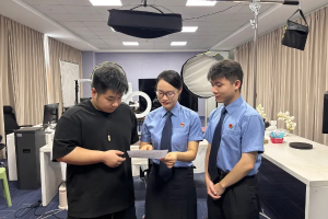 浙江一离职员工对公司不满，进入直播间后台，将100克金条改价为8元买走；法院：因诈骗罪被判刑并处罚金3万元